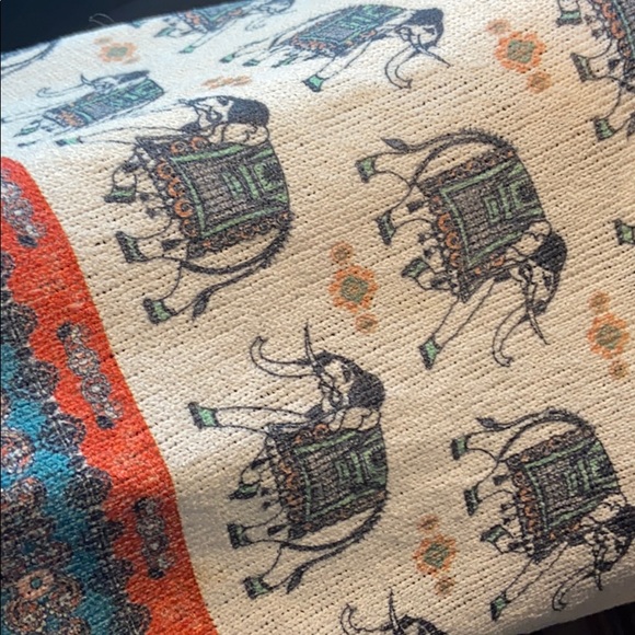 Pretty flowy blouse - Picture 2 of 4